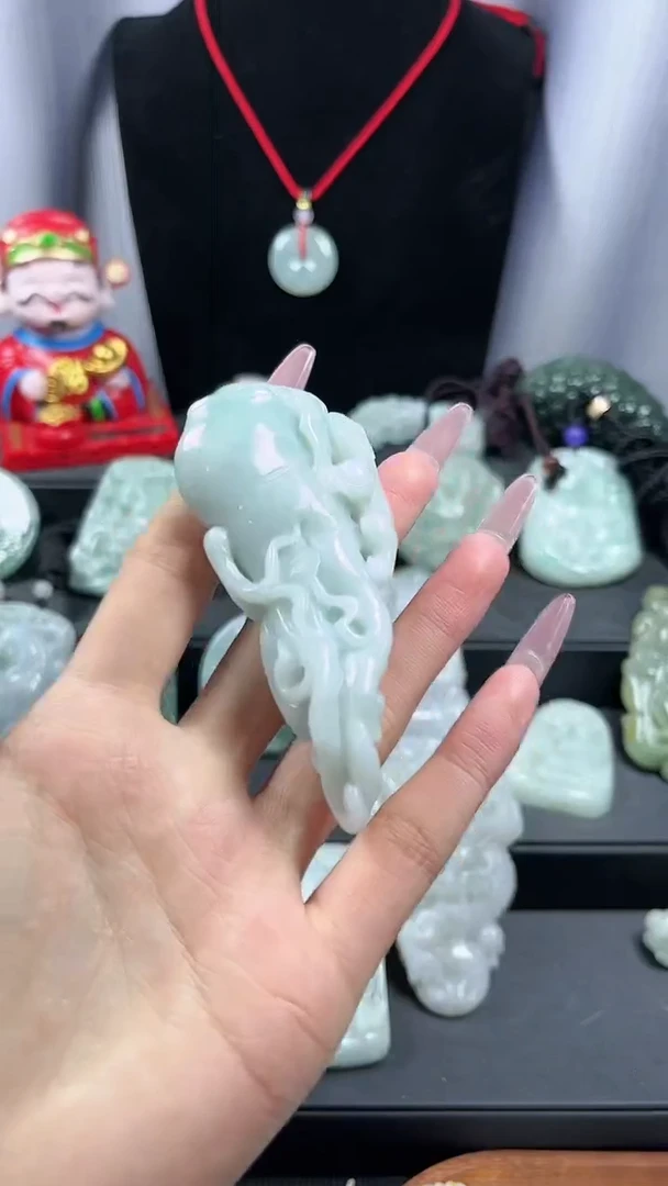 【闪购商品】翡翠颈饰未镶嵌人参如意