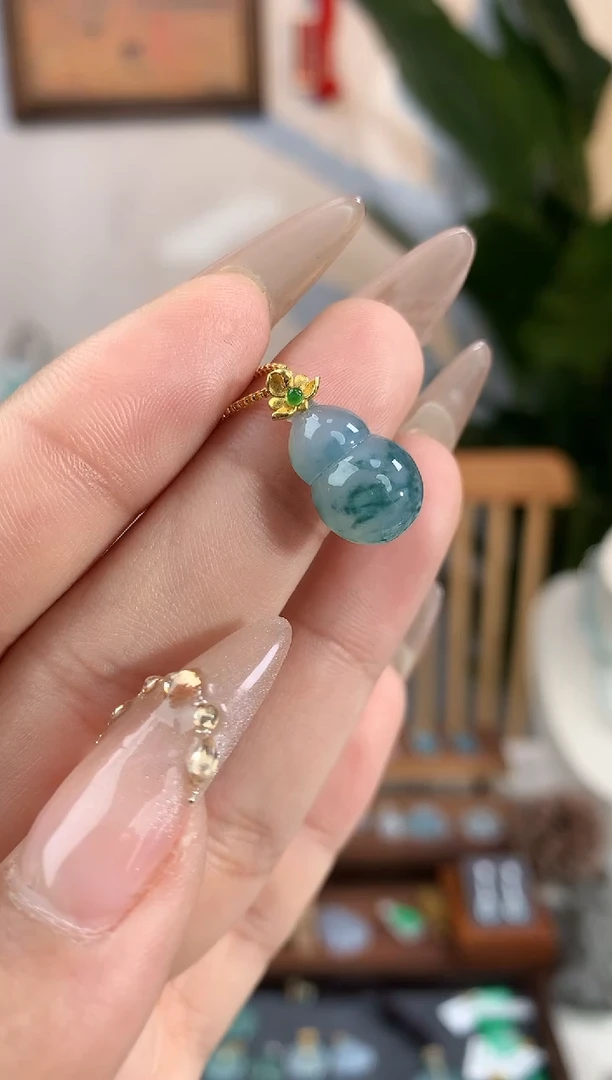 【闪购商品】翡翠吊坠(不含链)18K金镶嵌福豆