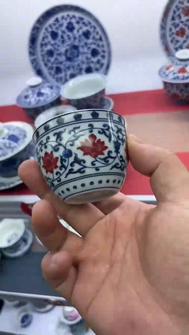 釉里红缠枝莲缸杯客杯