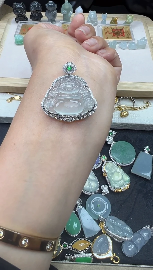 【闪购商品】翡翠吊坠(不含链)18K金镶嵌佛公