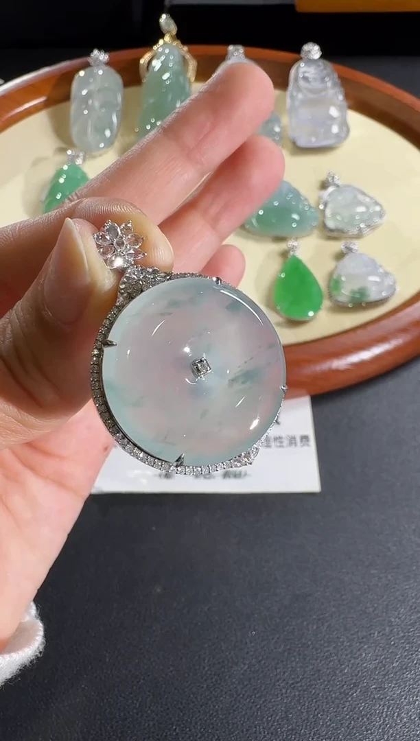 【闪购商品】翡翠吊坠(不含链)18K金镶嵌【源头工厂】钻石镶嵌