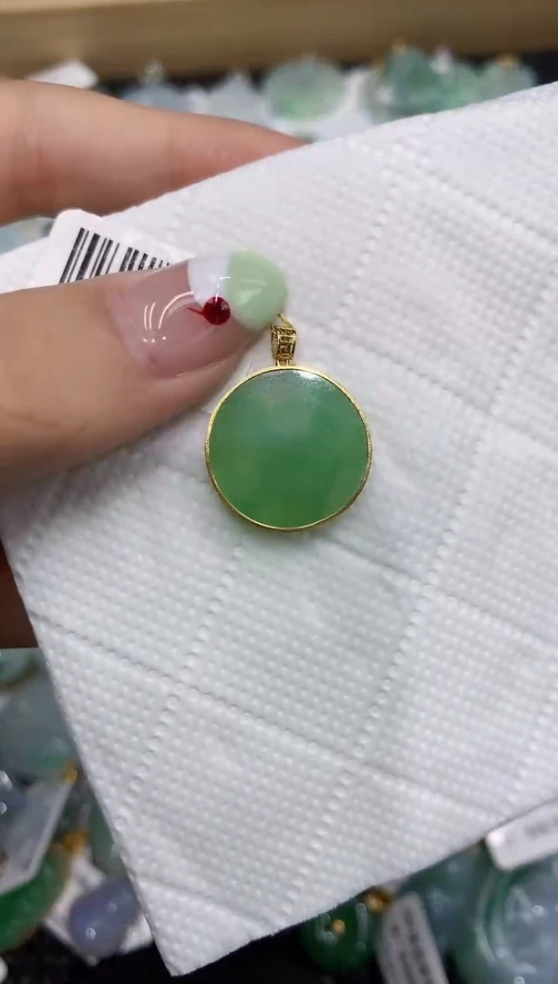 翡翠18K金镶嵌颈饰111111111111