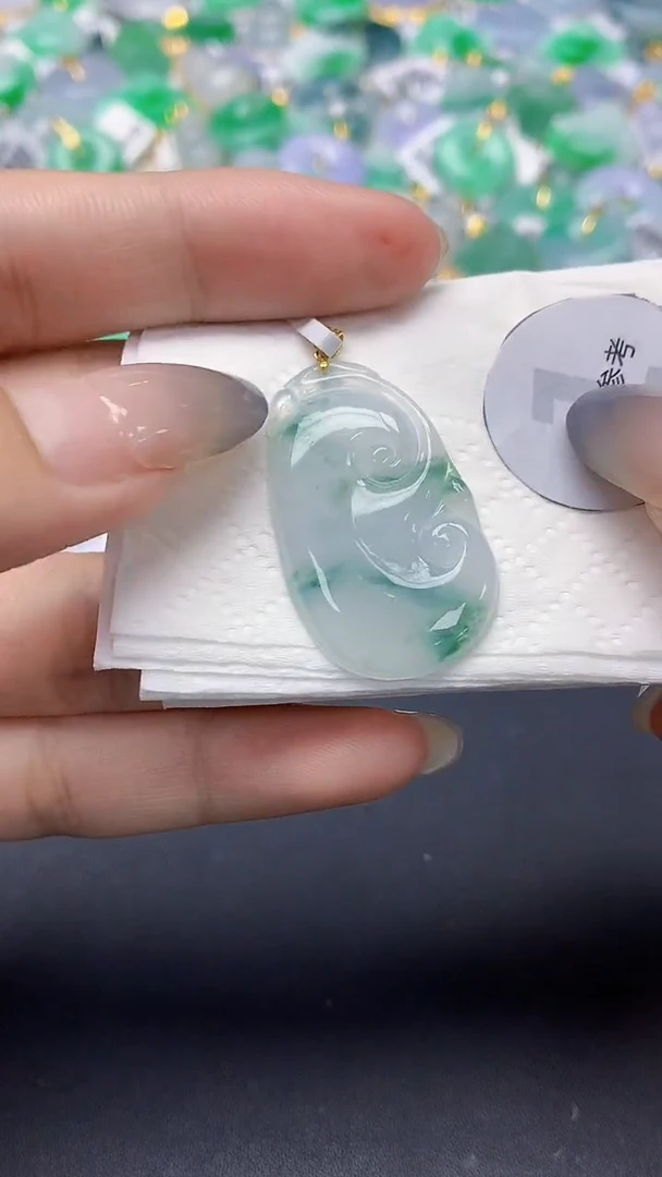 翡翠18K金镶嵌颈饰天然缅甸a货翡翠