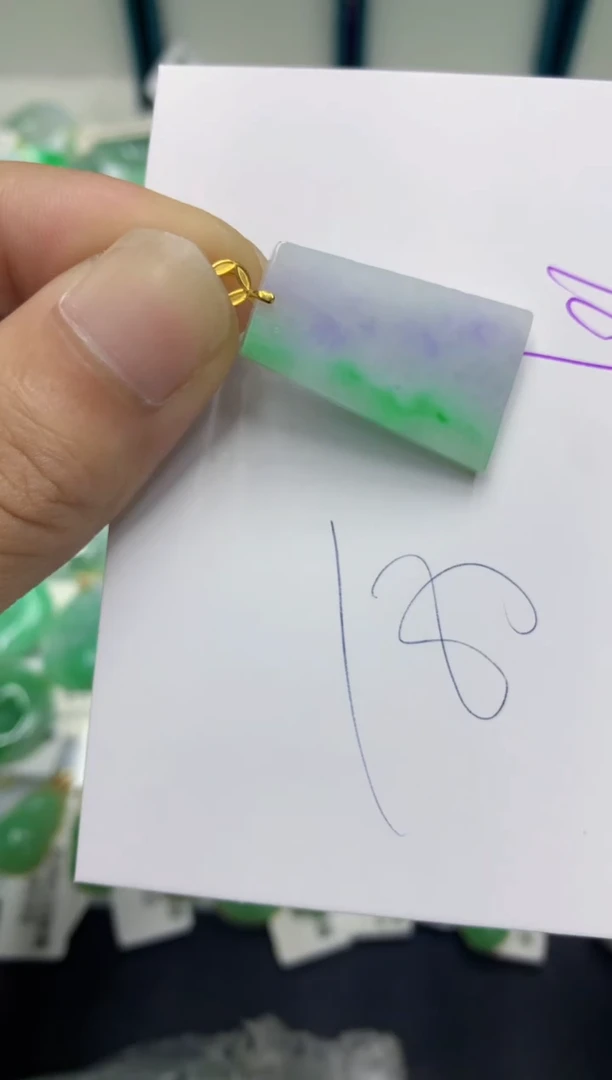 翡翠挂件18K金镶嵌翡翠