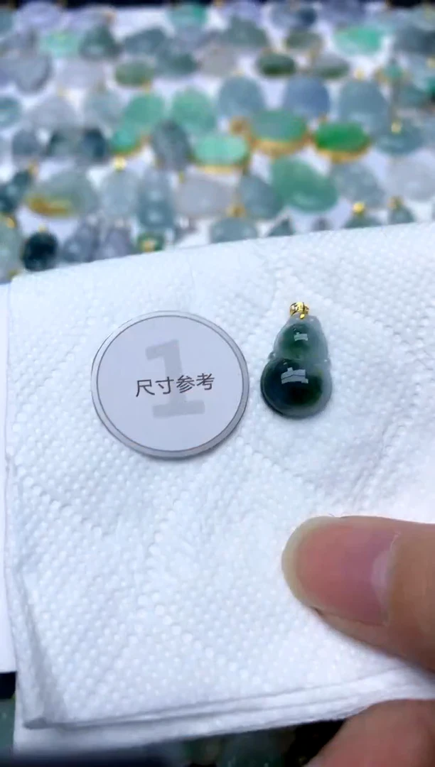 颈饰18K金镶嵌翡翠天然A货翡翠