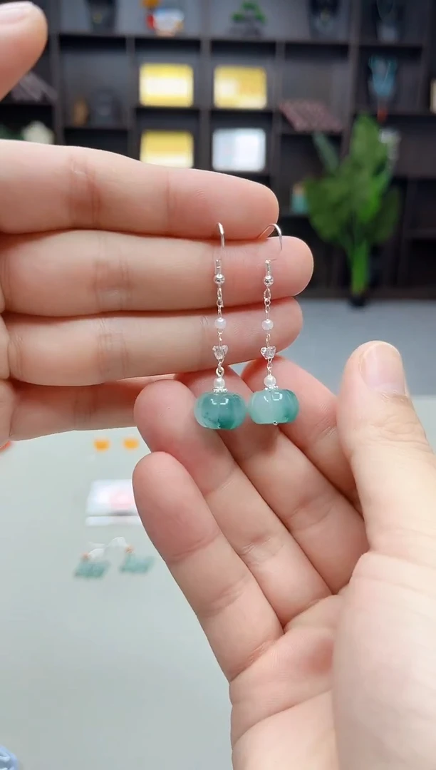 未镶嵌石英质玉（天山翠）耳饰W05