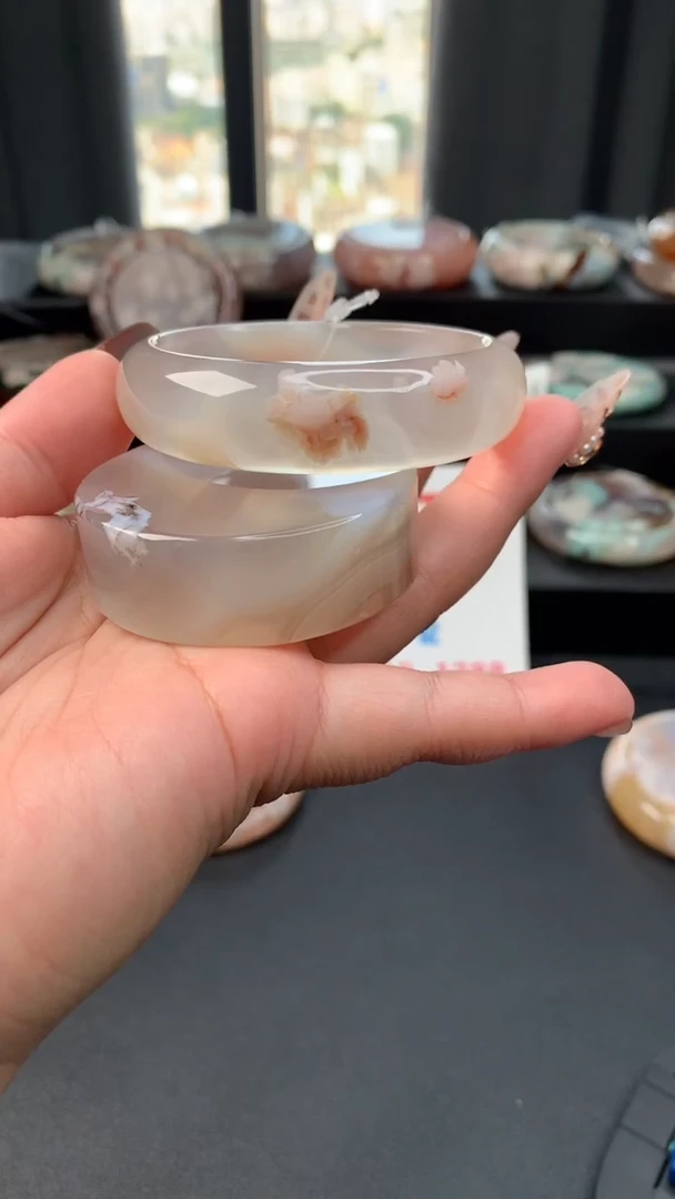 未镶嵌手镯石英质玉（56圈口）赠送镯心 无证书