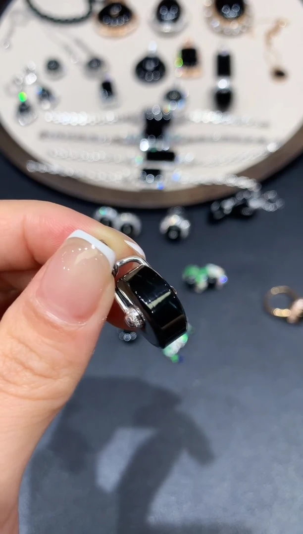 翡翠18K金镶嵌吊坠(不含链)GQY多样性发其一