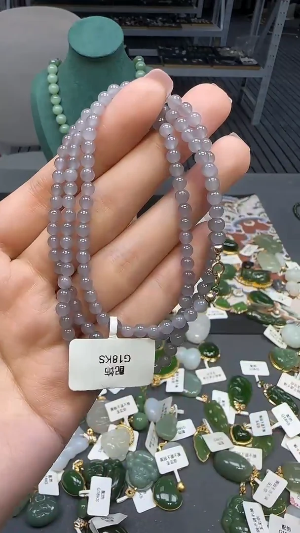 18K金镶嵌和田玉挂件1