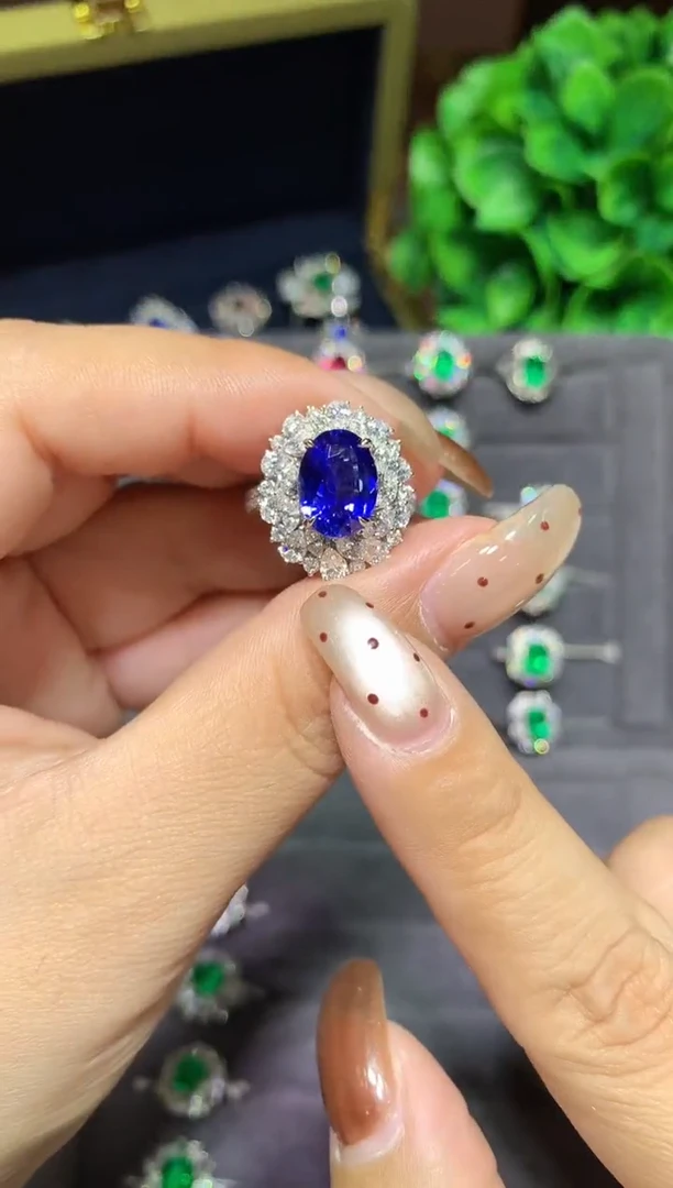 戒指蓝宝石18K金镶嵌5.13ct