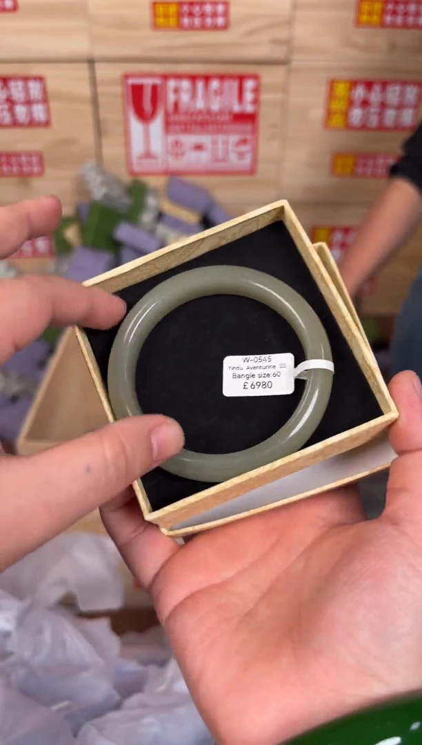 未镶嵌手镯石英质玉W0545