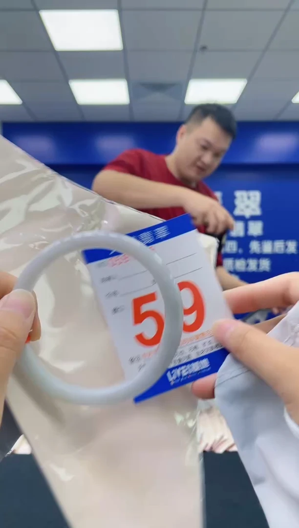 翡翠手镯未镶嵌AAAAAAAA