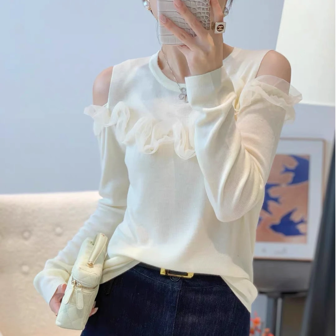 南油2025早秋冬新款女潮温柔网纱拼接露肩圆领套头长袖针织衫
