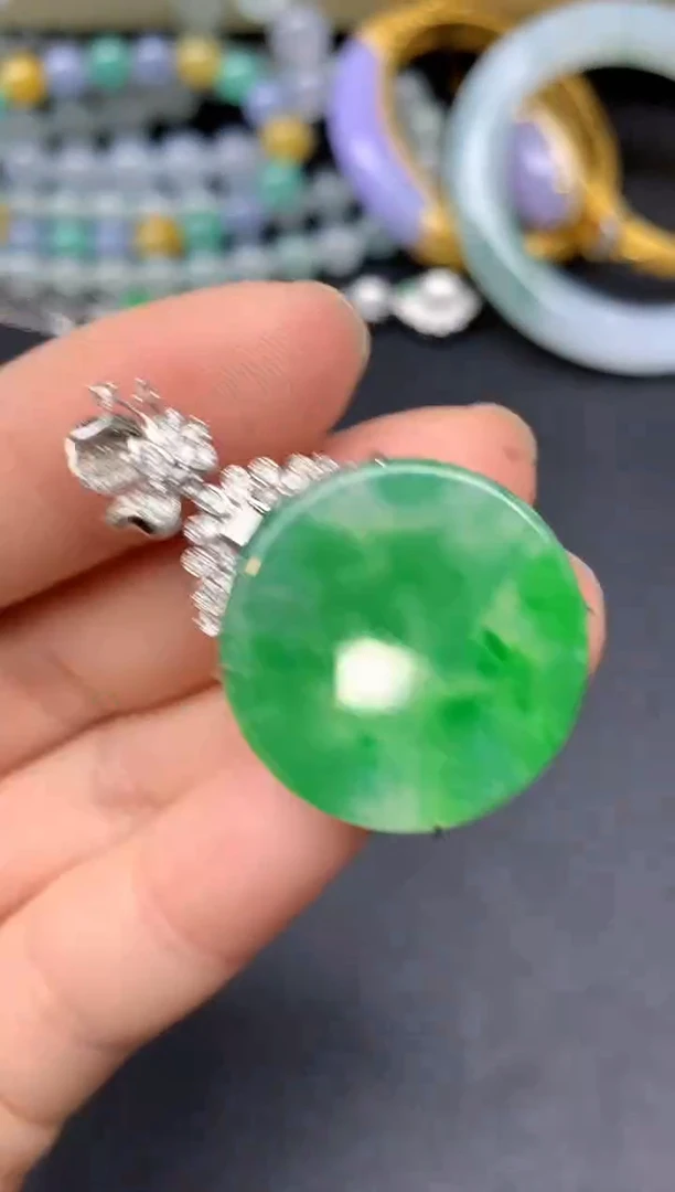 颈饰18K金镶嵌翡翠67-雪姐翡翠天天见