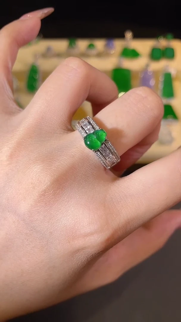 翡翠戒指银S925镶嵌天然翡翠A货