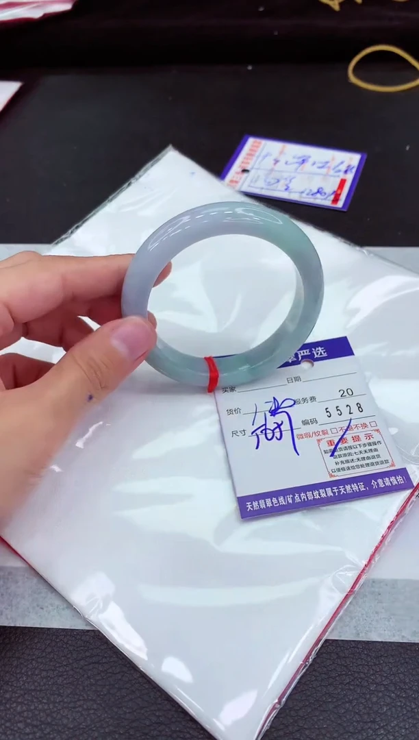 翡翠手镯未镶嵌1111111111111