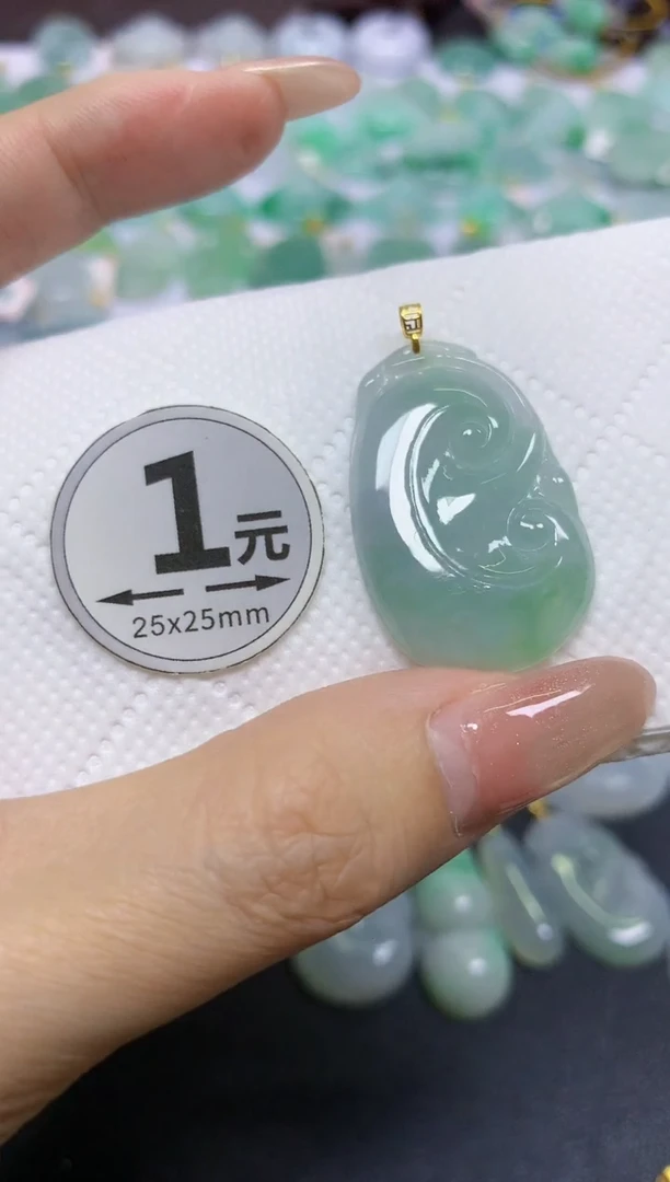 颈饰18K金镶嵌翡翠天然翡翠A货