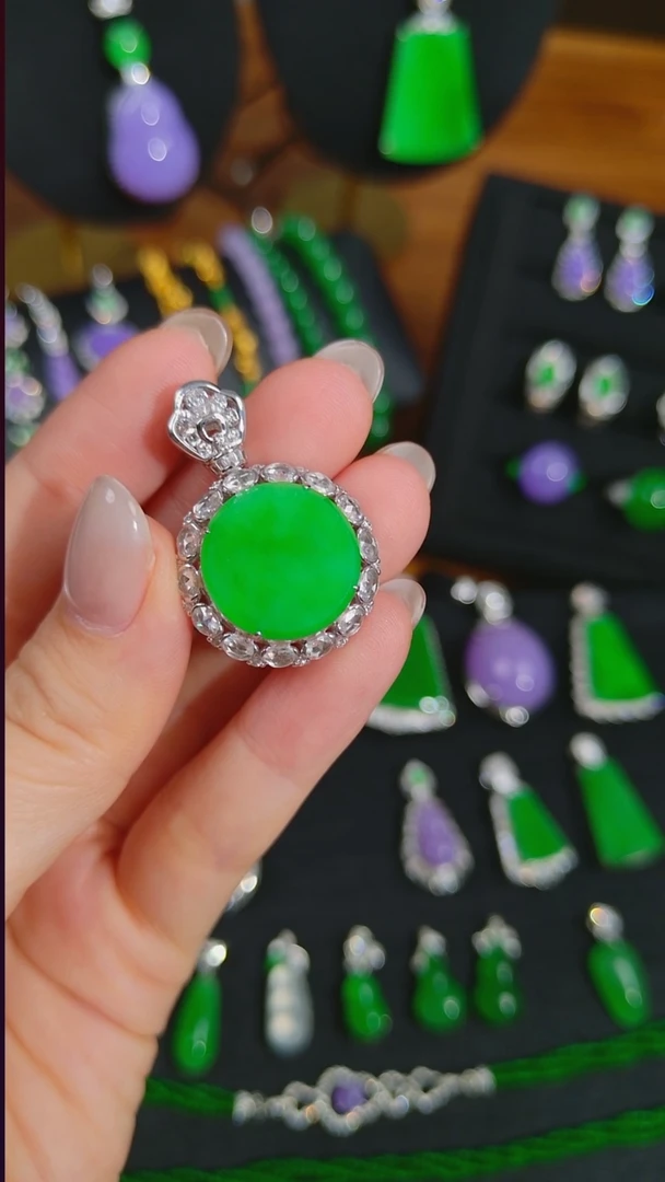 吊坠(不含链)18K金镶嵌翡翠圆牌