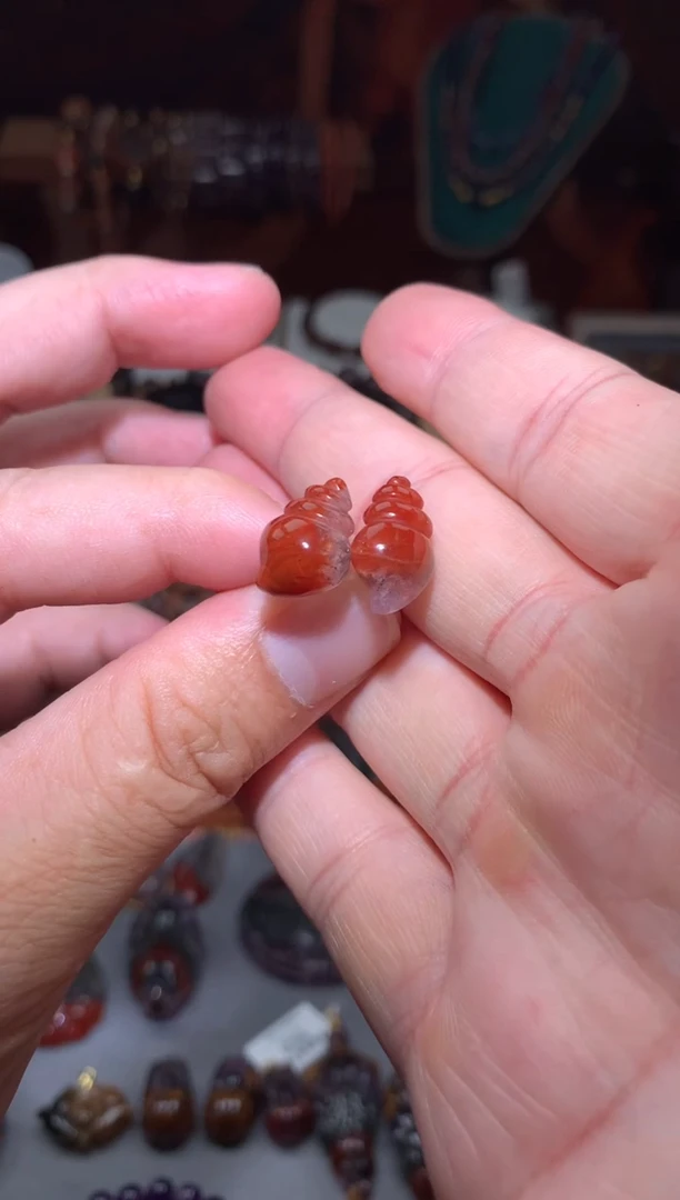未镶嵌珠宝半成品水晶红极光海螺耳钉，多样性
