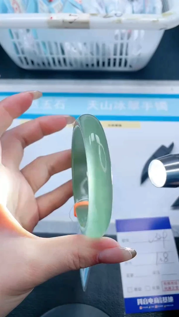 【闪购商品】石英质玉手镯未镶嵌22V329-59