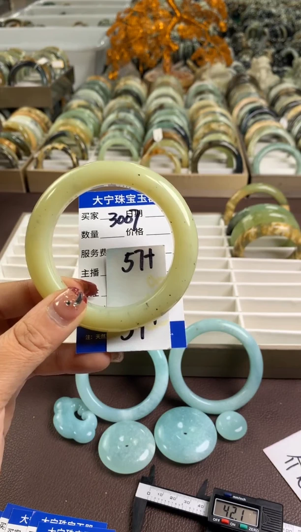 【闪购商品】蛇纹石玉手镯未镶嵌3007