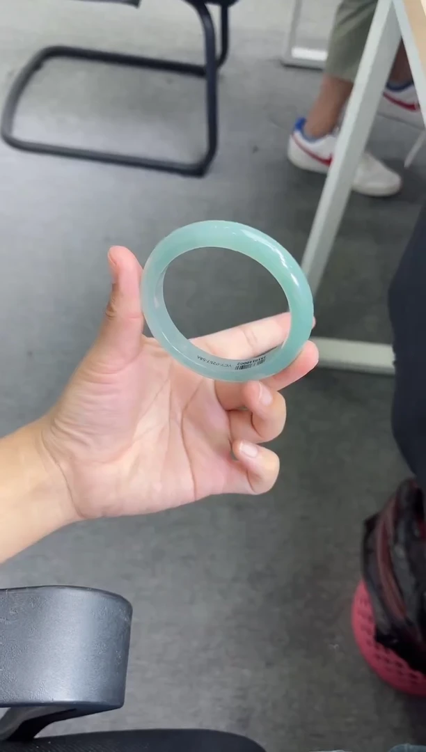 未镶嵌手镯定制翡翠红***滋手镯