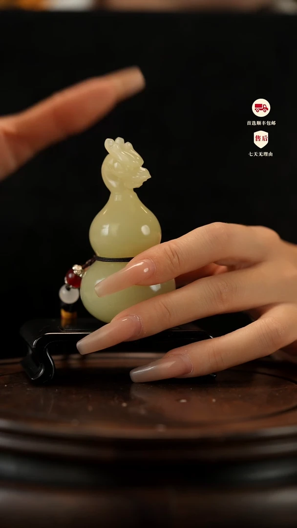 云南石竹叶青雕刻：龙头福禄手把件