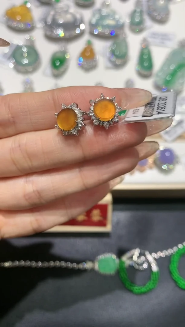 【闪购商品】翡翠吊坠(不含链)18K金镶嵌团购1