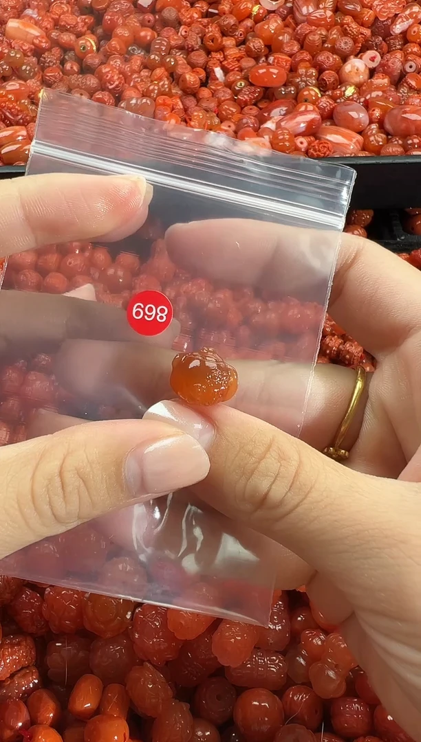 颈饰未镶嵌南红玛瑙1