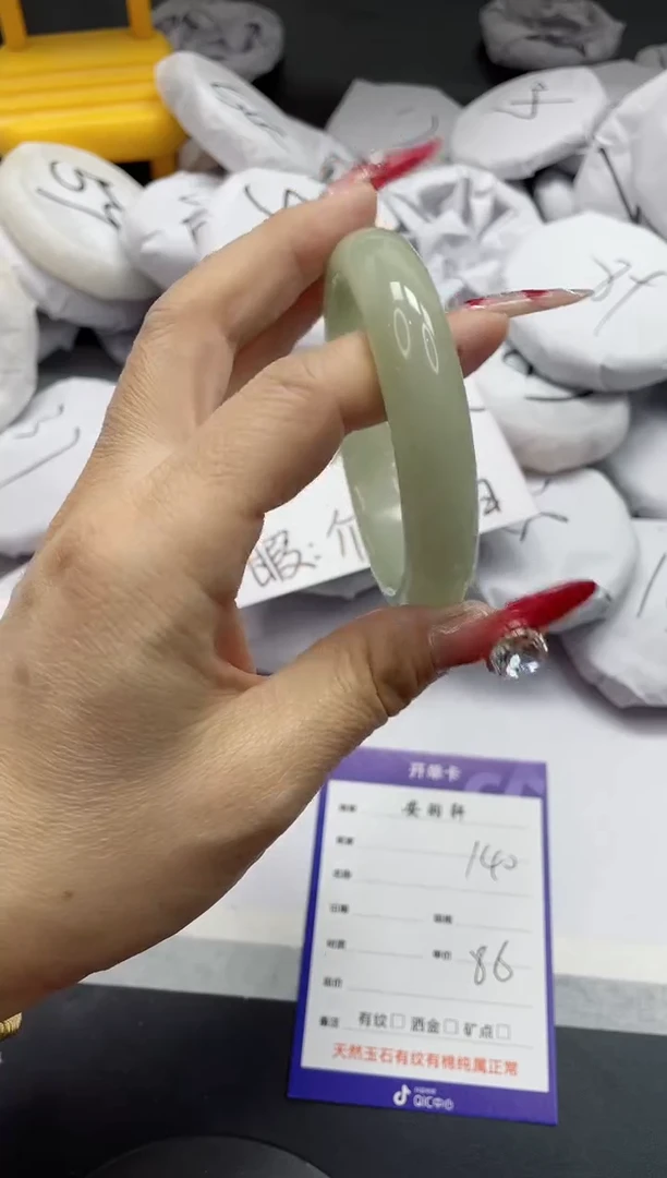 【闪购商品】石英质玉手镯未镶嵌140