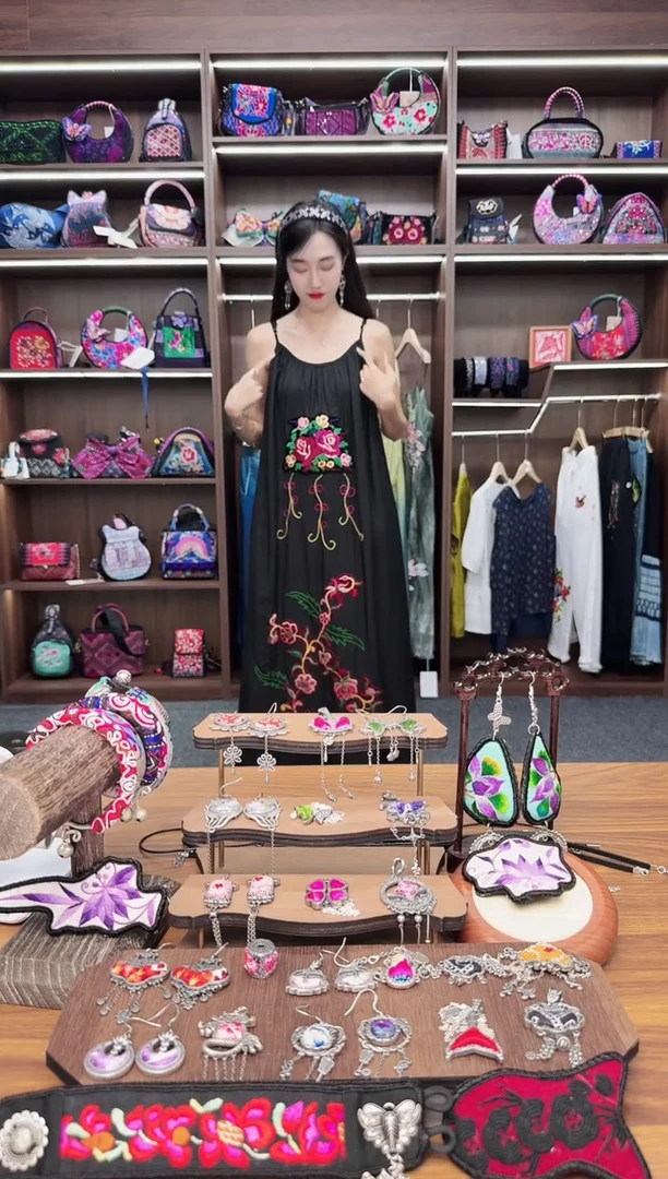 织绣A93蒙阿苏苗绣传承店