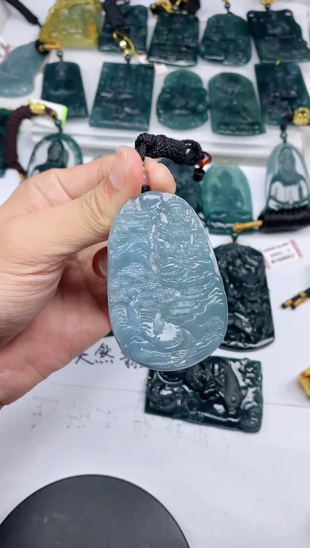颈饰未镶嵌翡翠