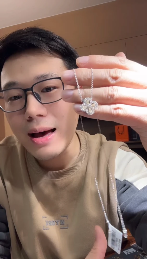 【闪购商品】钻石套链18K金镶嵌黄钻loop套链XNF