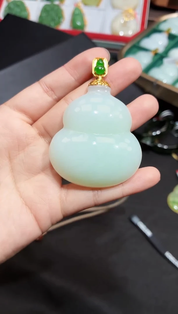吊坠(赠链)18K金镶嵌和田玉55MM 多样性发一