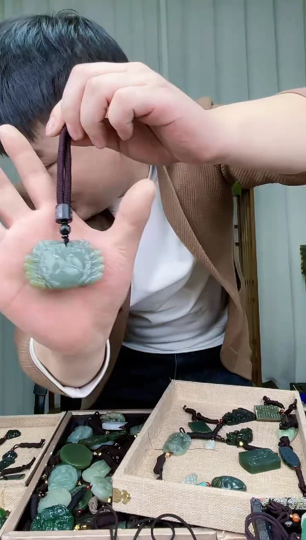 【闪购商品】和田玉挂件未镶嵌拍一发一，多样性发货！