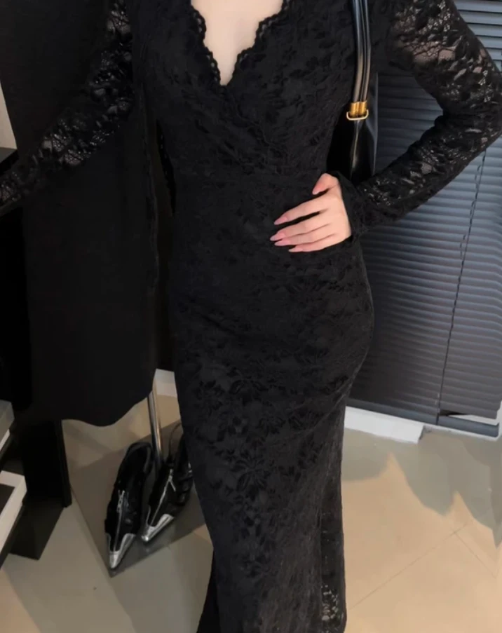 （送飘带）秋冬时尚长裙蕾丝长袖复古连衣裙V领显瘦黑色修身3487#