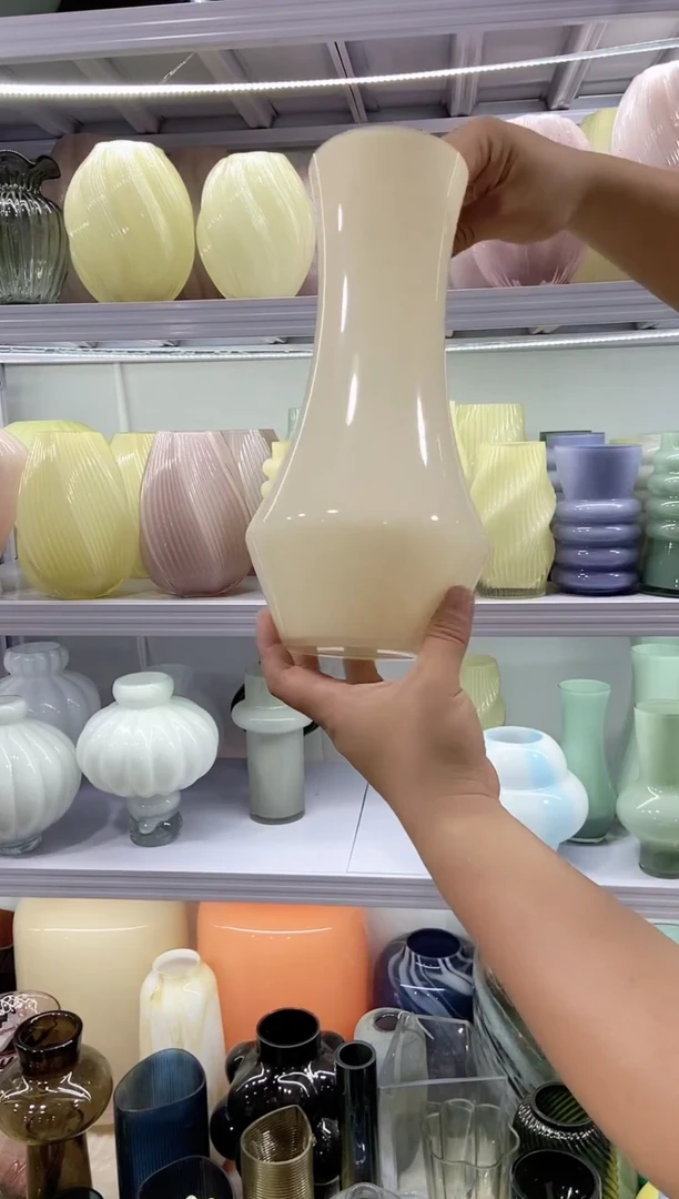 奶白色观音瓶........