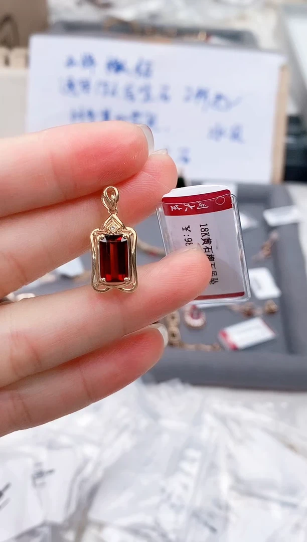 颈饰18K金镶嵌石榴石高货