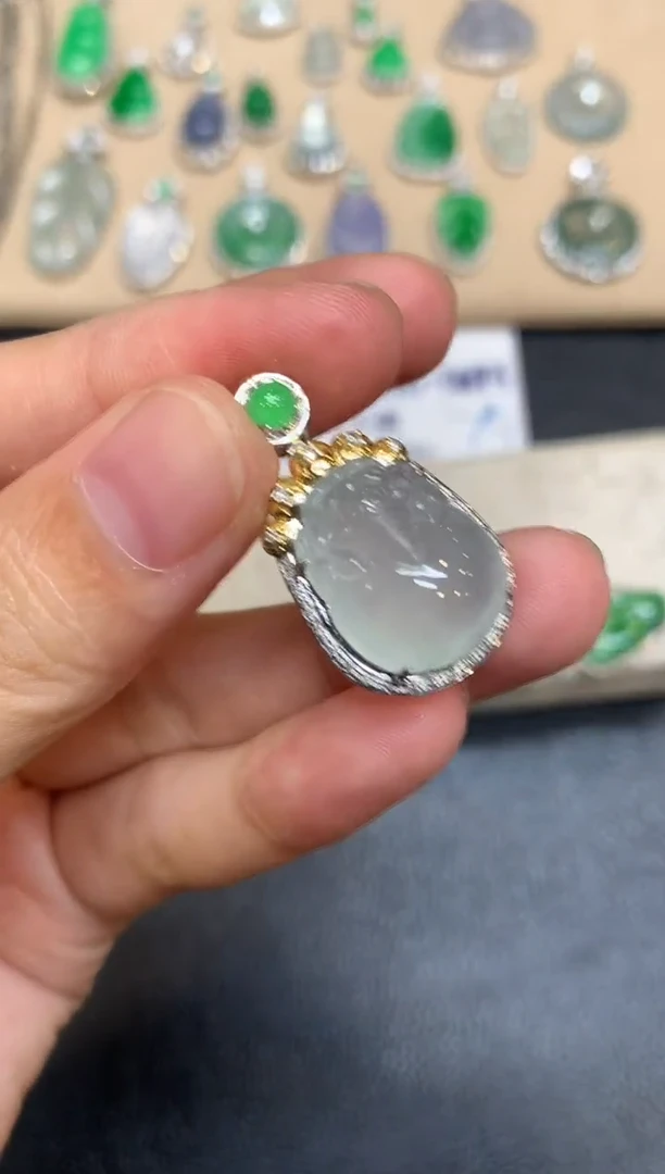 颈饰18K金镶嵌翡翠貔貅【无服务费【48小时鉴赏期】