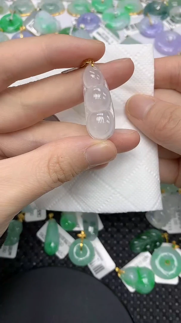 颈饰18K金镶嵌翡翠111111111