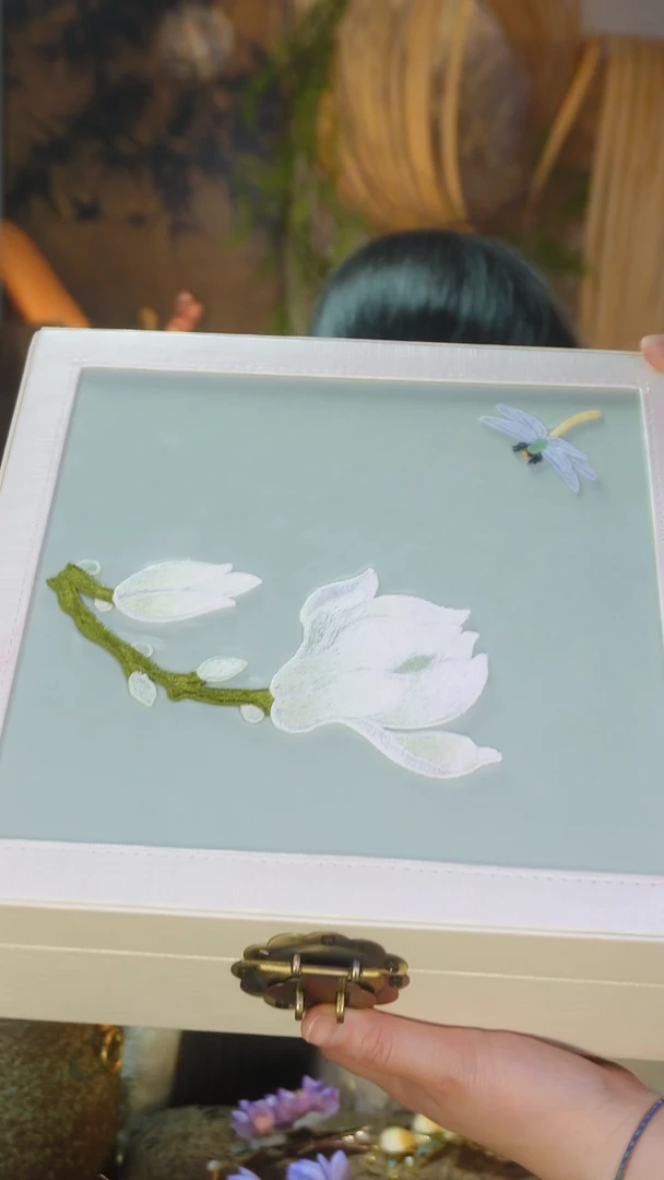 木皮革首饰盒玉兰花