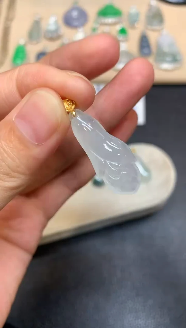 颈饰18K金镶嵌翡翠玉兰花【无服务费【48小时鉴赏期】