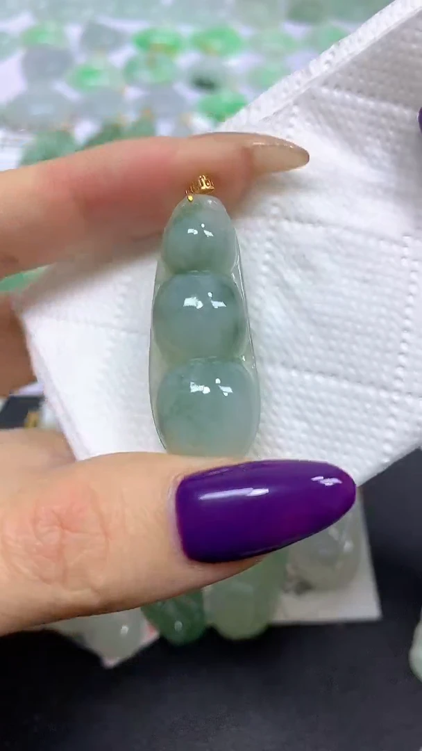 颈饰18K金镶嵌翡翠