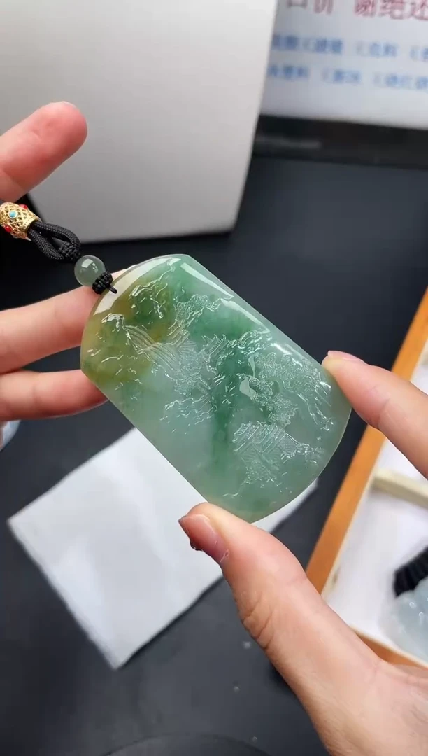 颈饰未镶嵌翡翠山水