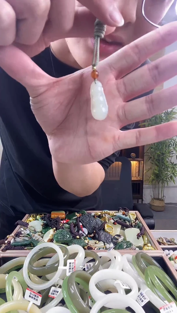 颈饰未镶嵌和田玉多样性拍一发一  1.72