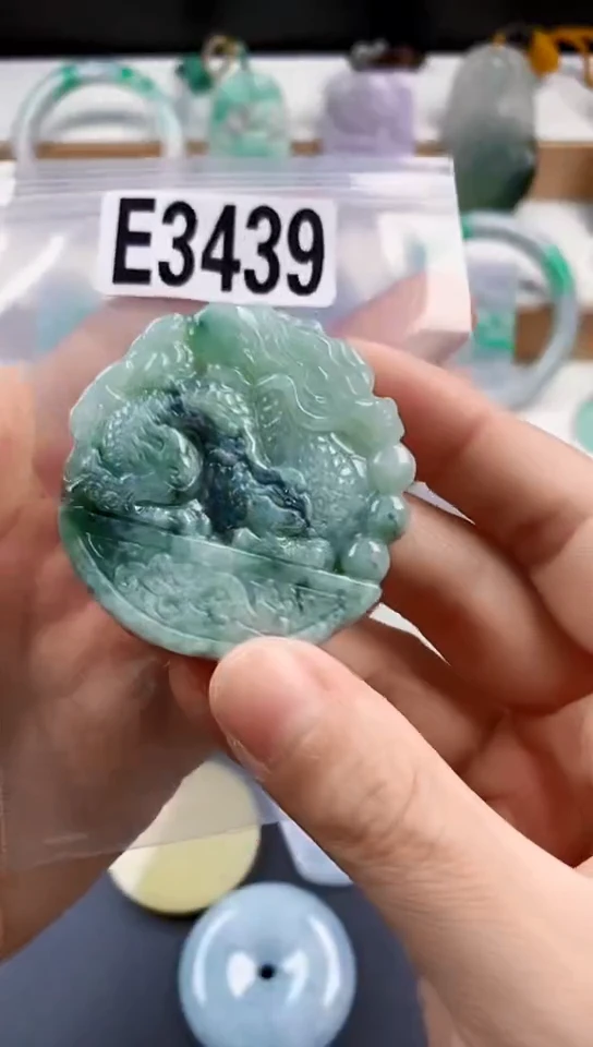 颈饰未镶嵌翡翠天然翡翠吊坠挂饰