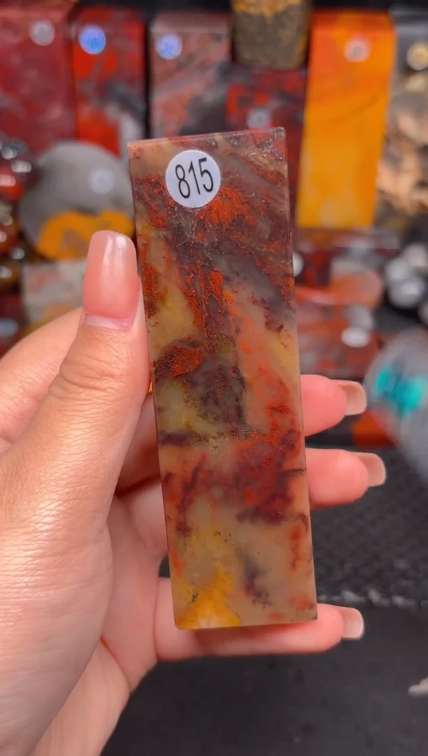 玉 桂林鸡血玉摆件 编号：815