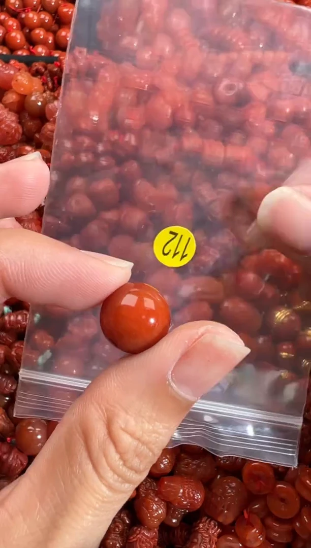 南红玛瑙未镶嵌颈饰1