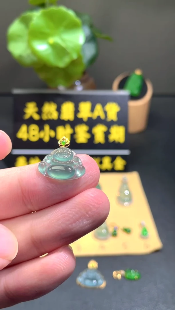 颈饰18K金镶嵌翡翠翡翠A货