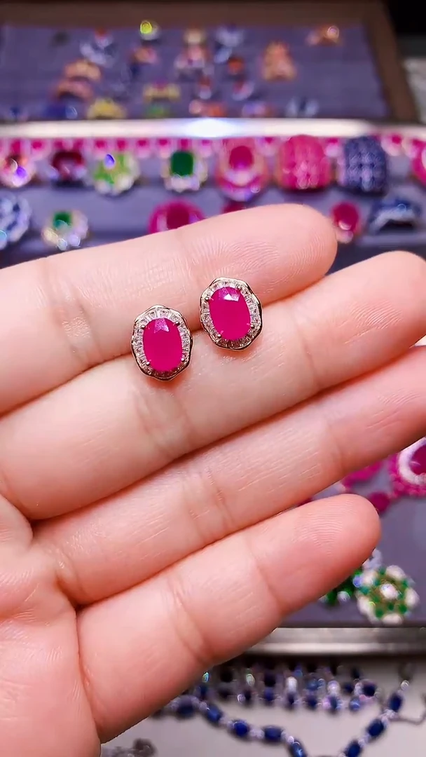 银S925镶嵌耳饰红宝石....